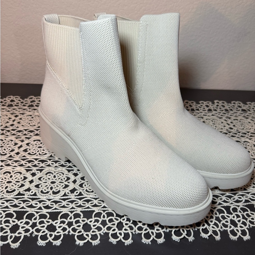 VIVAIA Round-Toe Platform Chunky Wedge Boots (Everly) - Picture 2 of 3